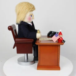 The Resolute Desk Of The President – A Piece Of History -Steinbach Shop SN25BN4083L resolut desk 10