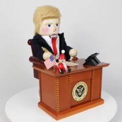 The Resolute Desk Of The President – A Piece Of History -Steinbach Shop SN25BN4083L resolut desk 12