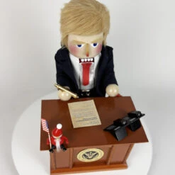 The Resolute Desk Of The President – A Piece Of History -Steinbach Shop SN25BN4083L resolut desk 13